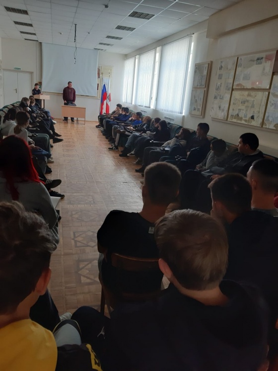 Сотрудники ГИБДД провели беседу со студентами техникума